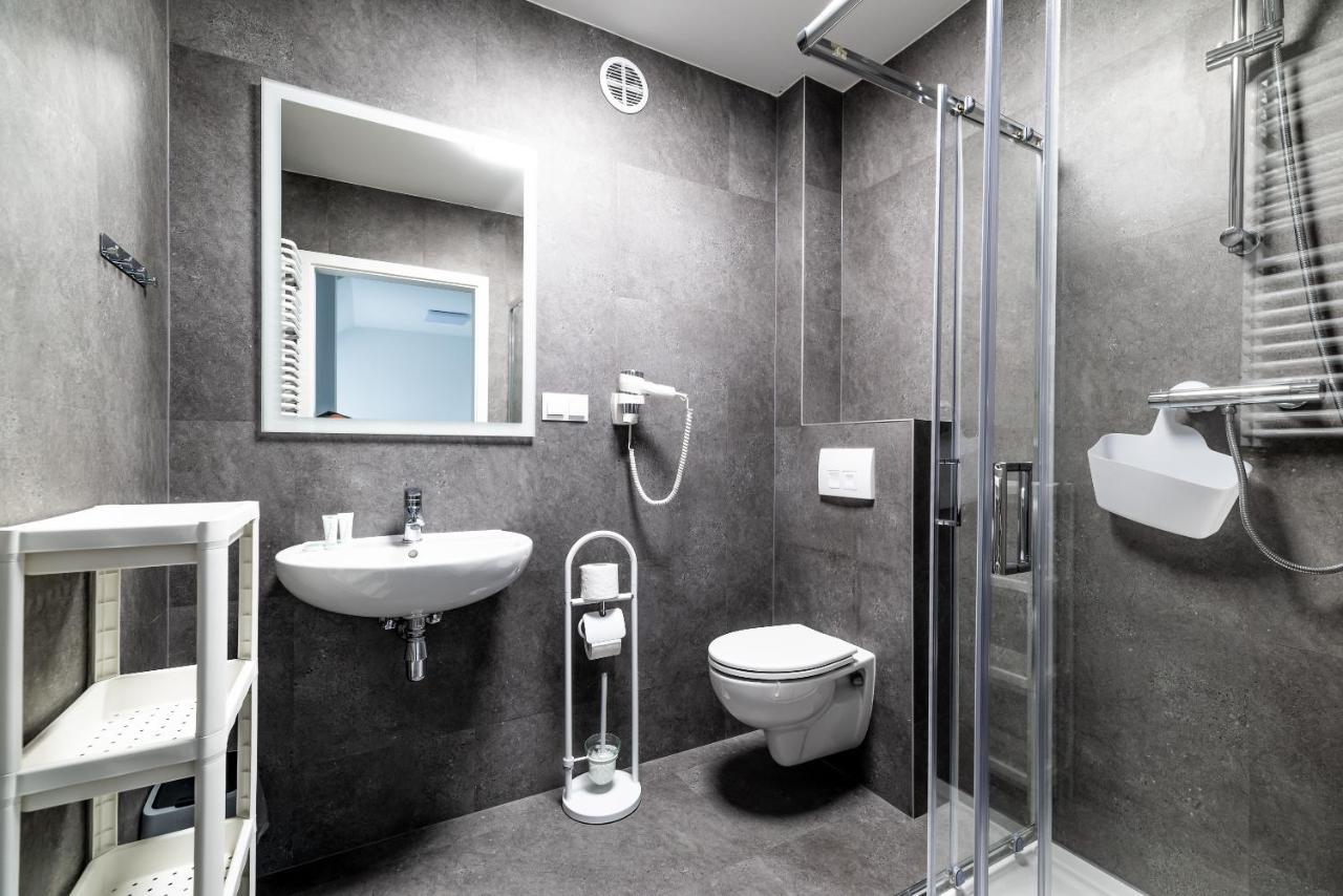 Expo Hostel キェルツェ エクステリア 写真